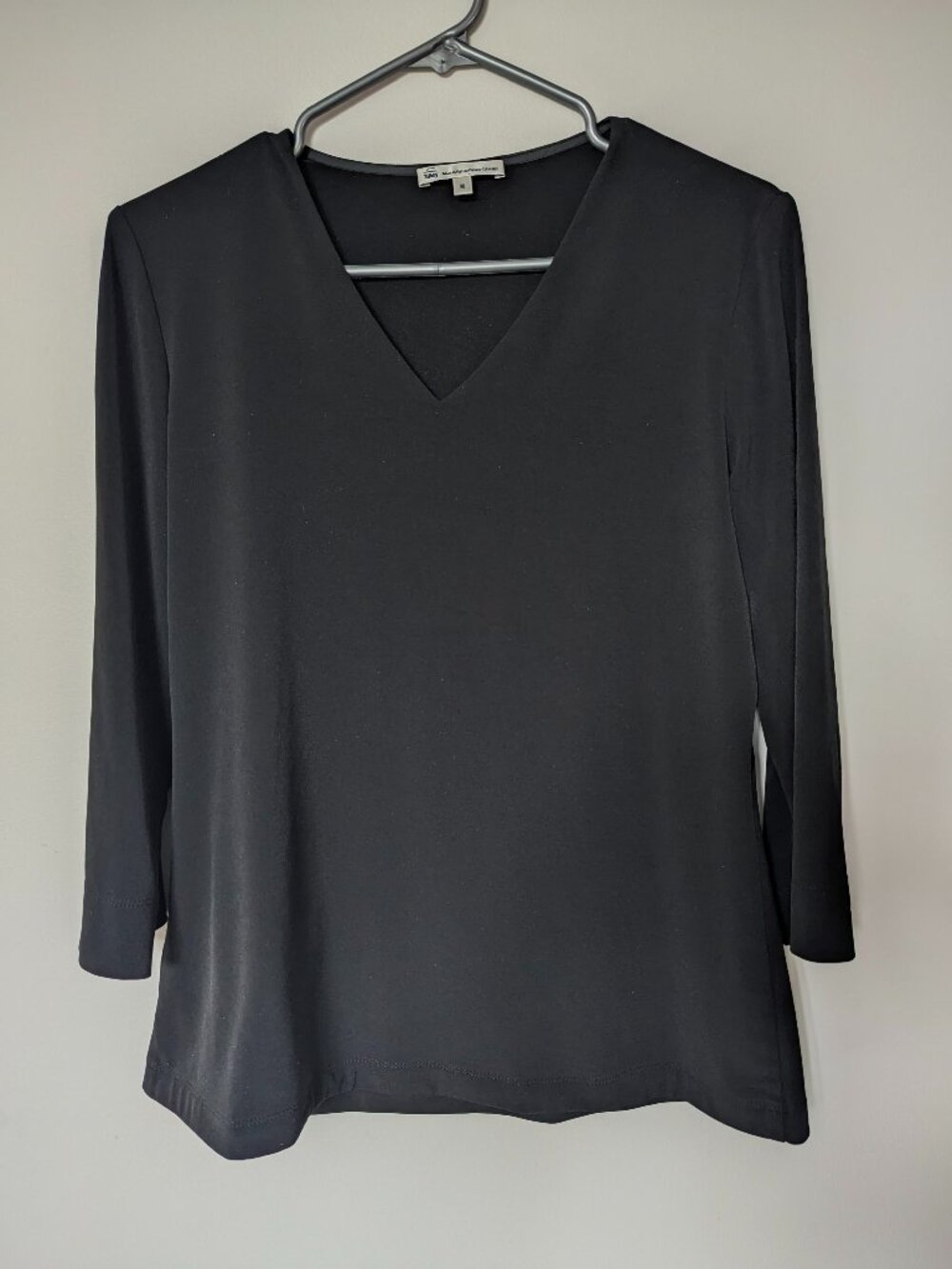 Long Sleeve T-Shirt - Women's M V-neck Black